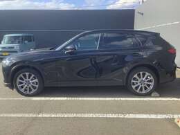 堂々とした風格のあるフロントフェイスと、ロングノーズ・ショートデッキの力強く動きのある骨格「25Sエクスクルーシブモード」