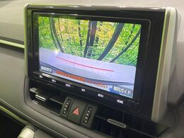 【バックカメラ】駐車時に後方がリアルタイム映像で確認できます。大型商業施設や立体駐車場での駐車時や、夜間のバック時に大活躍！運転スキルに関わらず、今や必須となった装備のひとつです！
