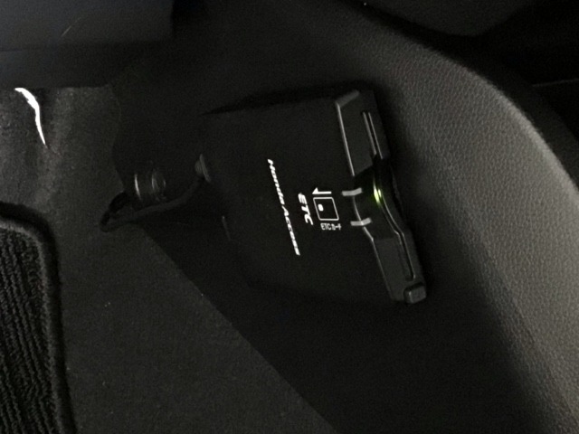 【ETC車載器】もはや必須アイテムのETCを搭載！高速道路のご利用時にとても便利！わずらわしい料金所での現金支払いが不要となりスムーズに通過できます♪