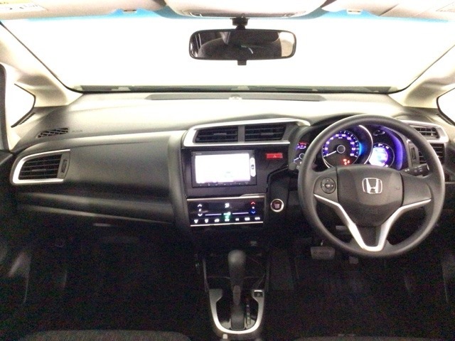 【前方視界】開放的な前方視界！運転がしやすく疲れにくいです♪窓が大きく、見通しがとっても良いおクルマですよ♪