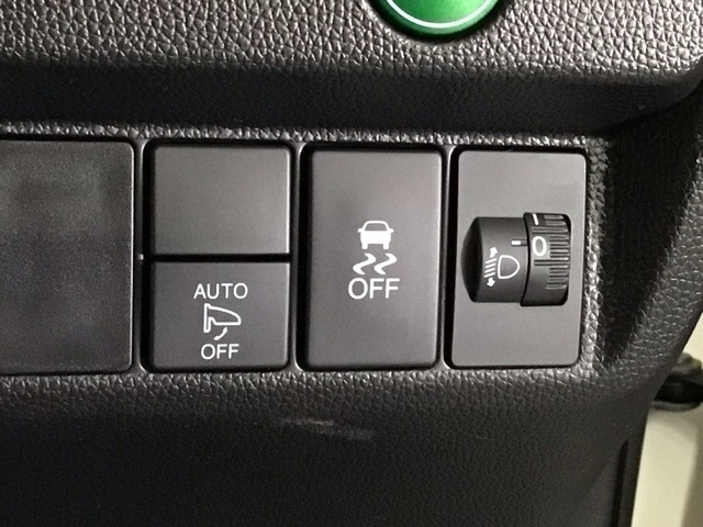 【VSA】ブレーキ時の車輪ロックを防ぐABS、加速時などの車輪空転を抑えるTCS、旋回時の横滑り抑制の3つの機能をトータルに制御！予期しないクルマの挙動の乱れを防ぐ安全装備です♪