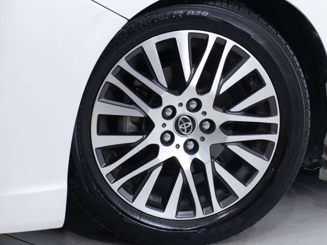 最長5年間走行無制限保証！車種ごとの専門メカニックよる全車展示前点検済み！自己診断コンピューターによる測定を行い合格車輌のみ展示させて頂いております！