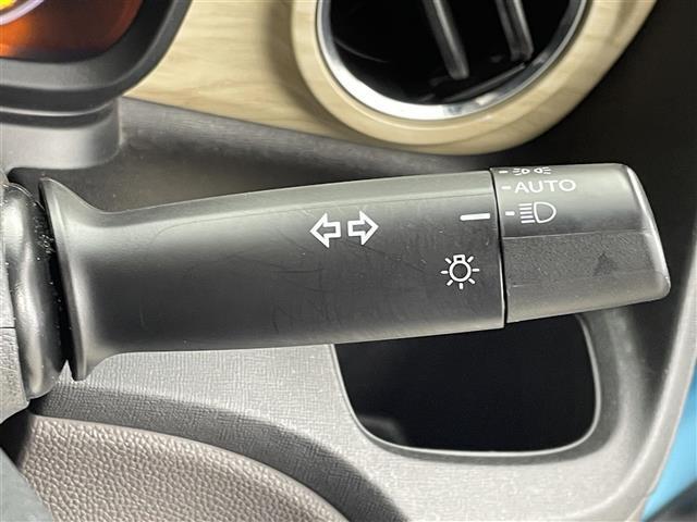【オートライト（AUTO）】外の明るさをシステムが感知して、自動でヘッドライトが点灯します！ヘッドライトをつけ忘れを防ぐ便利機能です。