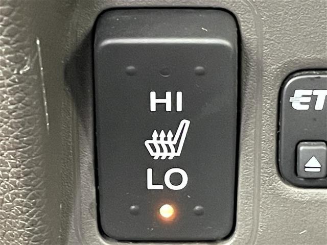 【シートヒーター】シートを温めてくれる暖房機器です！長時間座っていると負担が掛かりやすい背中や腰、または冬場などの寒い日に冷えやすい脚部に快適なぬくもりを伝えます。