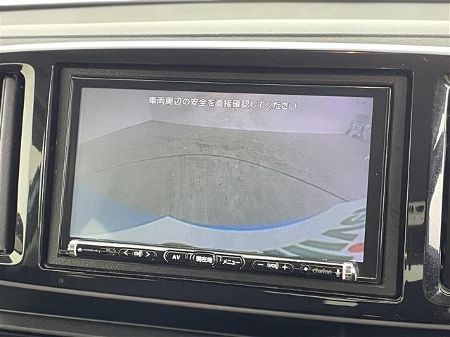 【バックモニター】後ろのカメラの映像をモニターに映し出すことができます！後方の見えない死角や、障害物との距離感をしっかり確認することができます！駐車が苦手な方におすすめです。