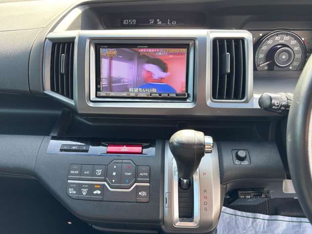 社外ナビ＆フルセグTV。フリップダウンモニター付。