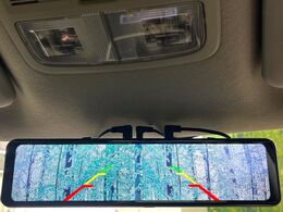 【デジタルインナーミラー】後席の大きな荷物や同乗者で後方が確認しづらい時でも安心！カメラが撮影した車両後方の映像をルームミラー内に表示。クリアな視界で状況の確認が可能です！