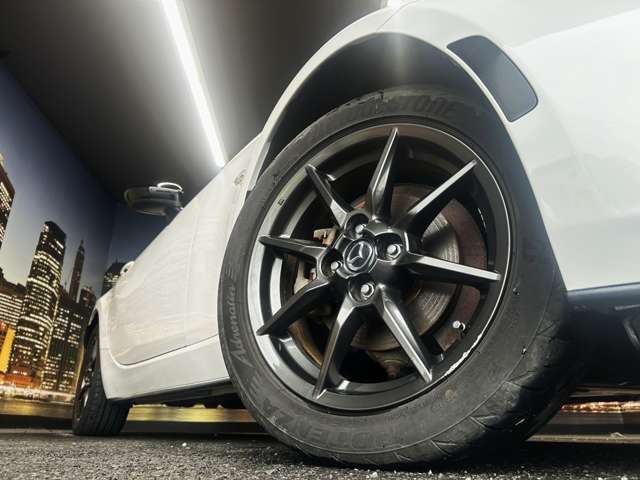 純正16インチアルミホイール！アルミのコーティングも御座います！汚れがちなアルミホイールも安心です！！