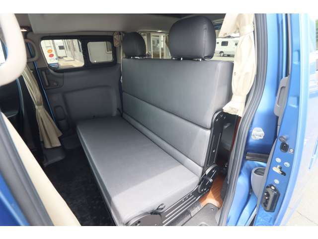通常時は前向きシート　5名乗車