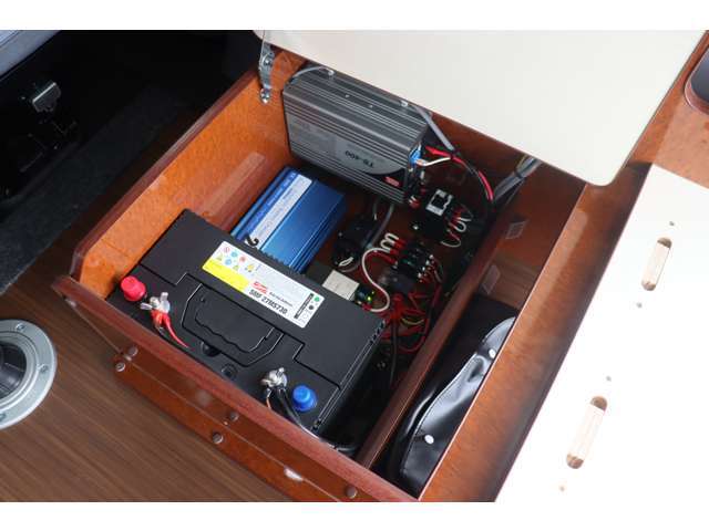 サブバッテリー　走行充電　外部充電　400Wインバーター
