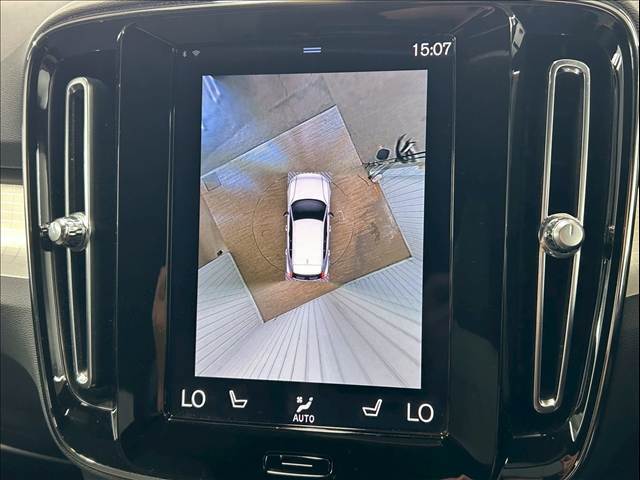 「アラウンドビューモニター」を装備で駐車が苦手な方でも安心です。
