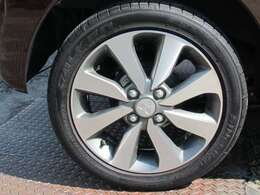 15インチアルミホイールお客様の厳しい目でお確かめくださいませ(^_-)-☆