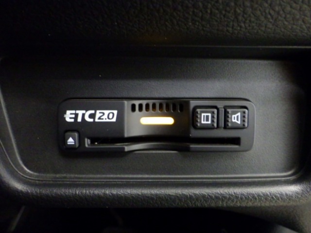 【ETC】便利なETC車載器も装備！高速道路の料金所もスムーズに通過できます。今や必須の装備ですね！お客様用にセットアップをしてのお渡しとなります！