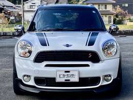 3ドアのミニより車幅で約10センチ、長さで36センチ大きくコンパクトながら5ドアになりご家族でお使いになりやすいです。