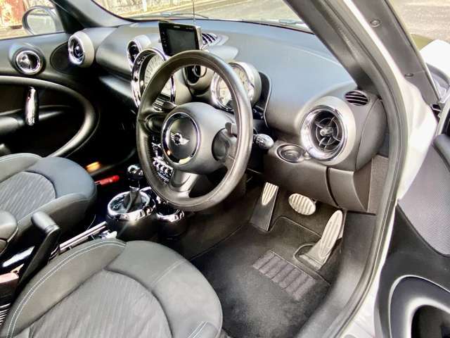 SUV車なので車高が高く、視界がいいので運転しやすいです。