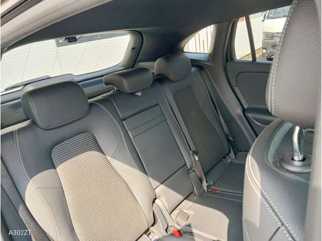 高速道路にて試乗走行を行い、THIRTY規定をクリアした車両のみの展示を徹底しています。