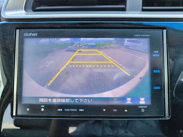 バックカメラが付いていますので、後方の死角もバッチリ見えます。