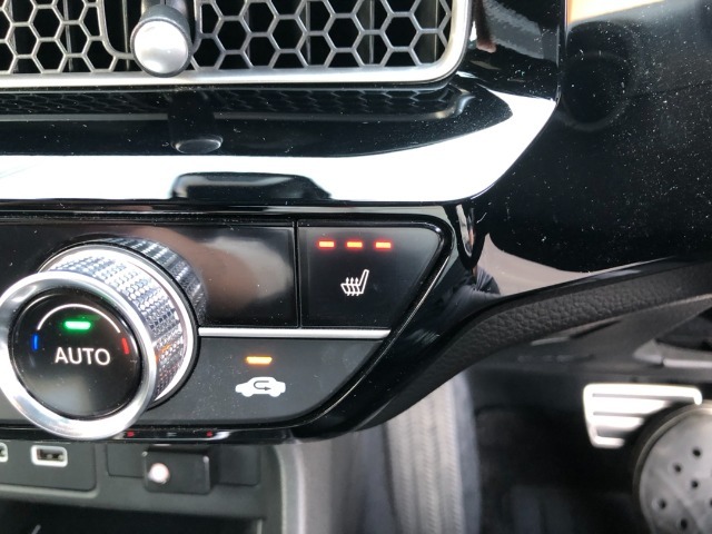 【シートヒーター】スイッチを押せば、座面と背もたれで体を温めてくれます♪