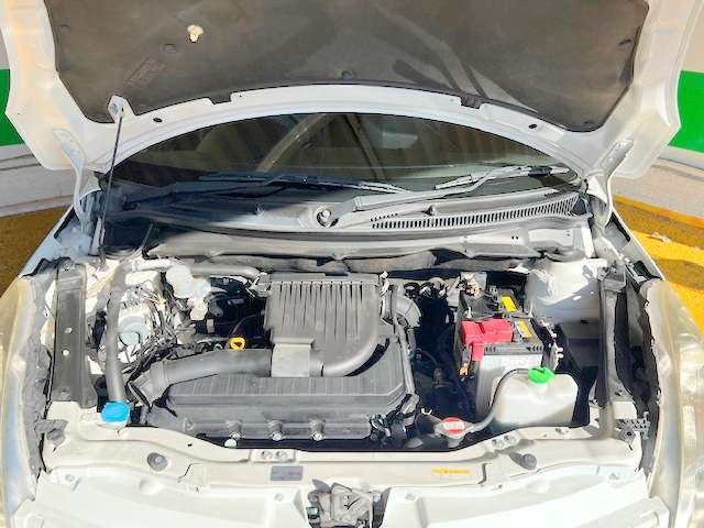 エンジンルームの状態もキレイで機関も良好です！当社では仕入時に90ヵ所以上の点検項目の確認や試乗も実施してます！問題のない車両を店頭にて販売しております！