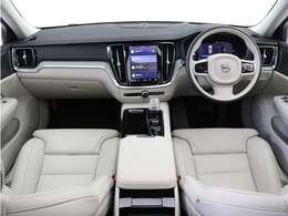 Google搭載/ETC2.0/360度カメラのフルセット搭載。9インチ・タッチスクリーン式センターディスプレイと、モード選択式の12.3インチデジタル液晶ドライバー・ディスプレイを装備。