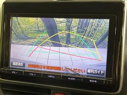 【バックカメラ】駐車時に後方がリアルタイム映像で確認できます。大型商業施設や立体駐車場での駐車時や、夜間のバック時に大活躍！運転スキルに関わらず、今や必須となった装備のひとつです！