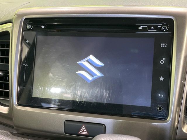 【メーカー純正ナビ】インテリアに溶け込むスタイリッシュな「専用設計」メーカーナビを装備♪視認性や操作性など基本性能にも優れ、より上質なカーライフをお楽しみいただけます。
