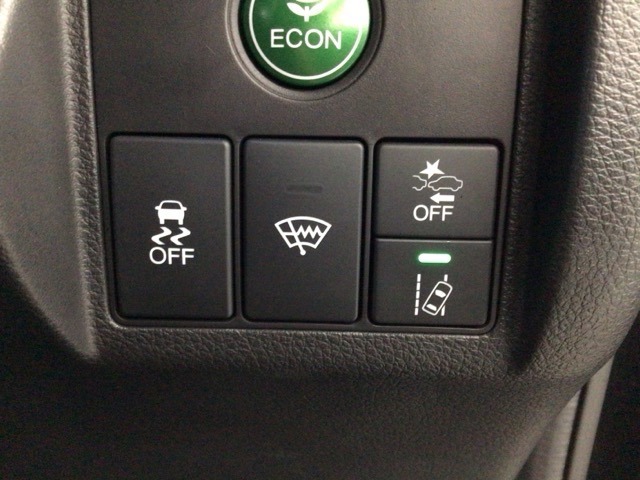 ホンダが推し進める総合先進安全装備のセンシング搭載！　衝突や斜線はみだしなどの危険が予測される時、センサーが警告。ヒューマンエラーを高度先進技術が補完してくれます。