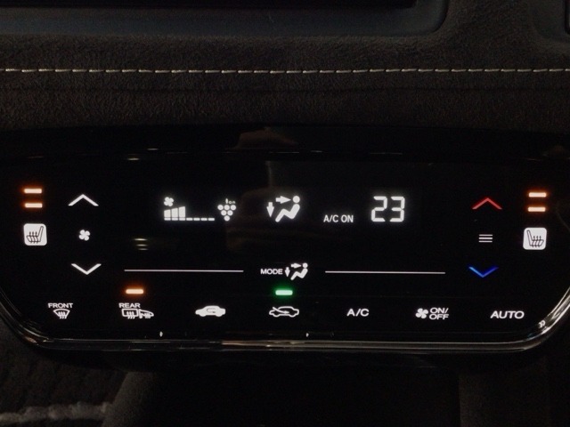 【オートエアコン】汗ばむ夏・ジメジメする梅雨時・冷え冷えする冬も快適☆♪　簡単操作で、春夏秋冬　一年中快適です♪お好みの温度をセットするだけで、エアコンの風量などを自動でコントロールします♪☆