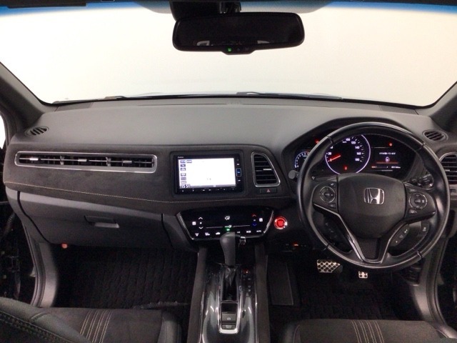 【前方視界】開放的な前方視界！運転がしやすく疲れにくいです♪窓が大きく、見通しがとっても良いおクルマですよ♪