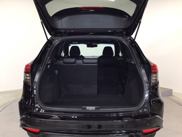 様々なパターンにアレンジができるラゲッジスペース♪お荷物の大きさや量・状況に合わせてアレンジできますので、とっても使い勝手良好ですよ♪タップリ積んで、楽しいお出かけを♪