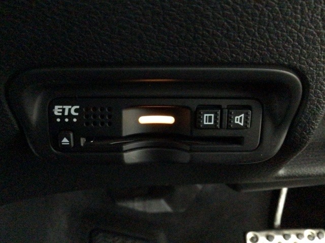 【ETC車載器】もはや必須アイテムのETCを搭載！高速道路のご利用時にとても便利！わずらわしい料金所での現金支払いが不要となりスムーズに通過できます♪