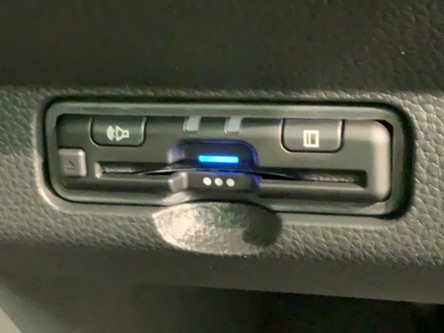 いまや快適なカーライフに欠かせないETCが付いています。
