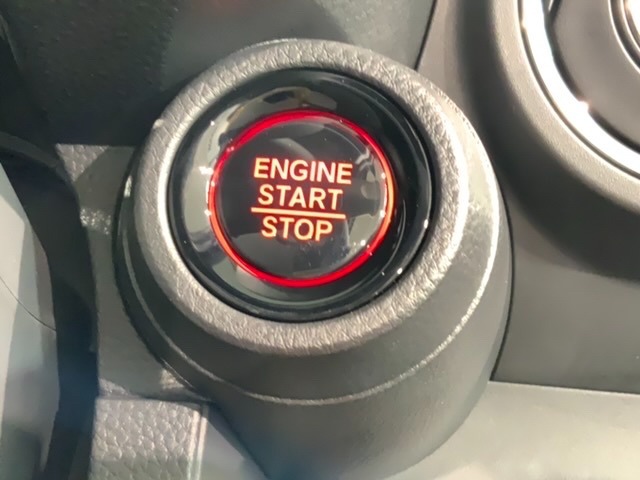 ワンプッシュでエンジンのスタート、ストップが出来て便利です。