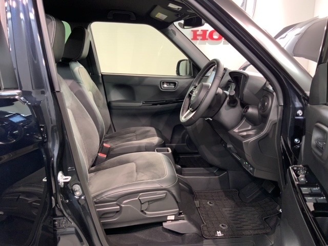 シートは厚めのクッションですのでゆったり座れますよ。