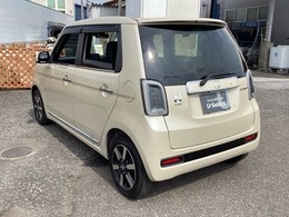 自社整備工場で点検整備をおこなってからお渡ししています。車検が残っている場合は『12ヶ月点検整備』を、車検整備付きの場合は『車検整備』をおこないます。整備費用は車両本体価格に含まれています。