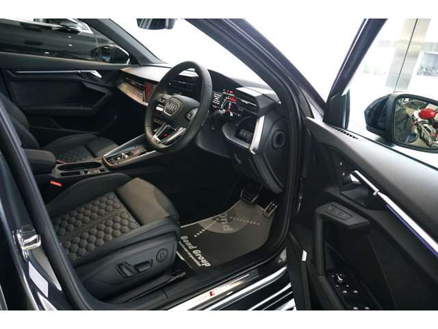 スポーツシート 電動調整機能 シートヒーター（フロント）メモリー機能（運転席）