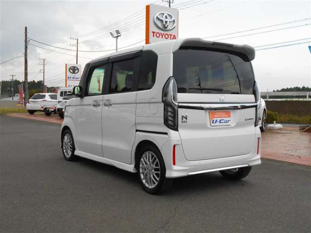 展示されているお車は全台1年間のトヨタロングラン保証が付いて参ります。最長3年間の保証（有料）をお付けすることも可能ですので、どのエリアに住むお客様でも安心して保証をお受けすることができます！