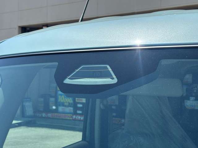 衝突被害軽減ブレーキが装備されているので、運転中に音や表示によって警告します☆