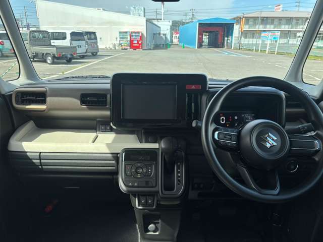 オーディオの取付位置も見やすい場所にあり、その他のスイッチ類も運転者が操作しやすい様に配置されています。