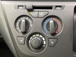 寒い冬も暑い夏も全席に快適な空調を届けてくれる、ダイヤル式エアコンを装備♪