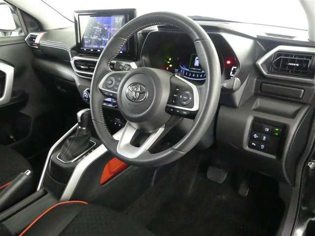見通しのよいすっきりとした視界で、誰でも運転しやすいです。運転のしやすさは疲れにくさにも繋がりますよ♪