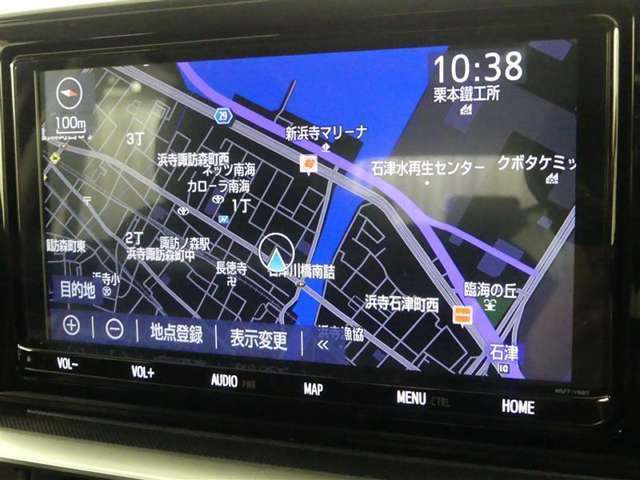 純正ナビを装備。タッチパネル式で使いやすく、お出かけもラクラクです。