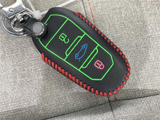 【　スマートキー　】鍵を挿さずにポケットに入れたまま鍵の開閉、エンジンの始動まで行えます。
