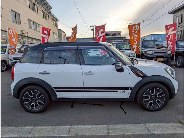 当社は納車前に下回りの防錆処理を行っております！！まずは表面の錆を落として！そこからの防錆処理♪追加料金はいただいておりません★