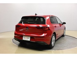 認定中古車です。世界基準の厳しい品質チェックにより選び抜かれた車両は、年式、距離に応じて3つの商品にセグメンテーションされています。