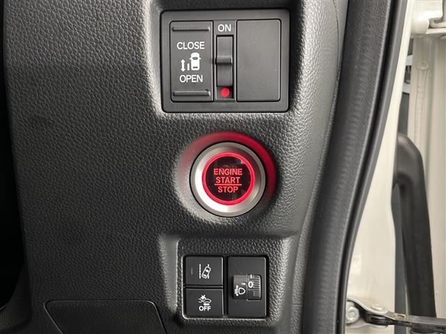 【運転席操作部】快適なドライブを楽しむための機能が装備されています！運転席から触れるので、使いやすいです！除菌プランいれていただくと、さらに清潔で安心していただけます！