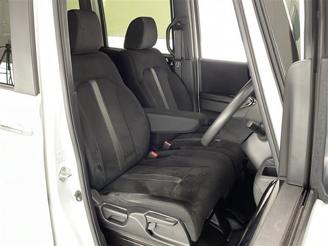【運転席】座り心地が良いシートなので長時間の運転でも快適にお過ごしいただけます。新品のフロアマットのご注文も可能です。掲載箇所以外にご希望の写真がございましたらお気軽にお問い合わせ下さい。