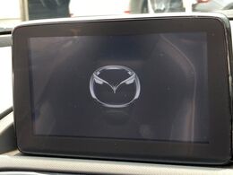 【メーカー純正ナビ】インテリアに溶け込むスタイリッシュな「専用設計」メーカーナビを装備♪視認性や操作性など基本性能にも優れ、より上質なカーライフをお楽しみいただけます。