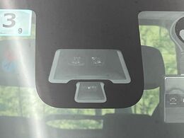 【エマージェンシーブレーキ】走行中に前方の車両等を認識し、衝突しそうな時は警報とブレーキで衝突回避と被害軽減をアシスト。より安全にドライブをお楽しみいただけます。