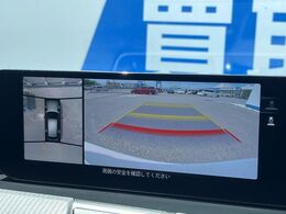【360°ビューモニター】専用のカメラにより、上から見下ろしたような視点で360度クルマの周囲を確認することができます☆死角部分も確認しやすく、狭い場所での切り返しや駐車もスムーズに行えます。